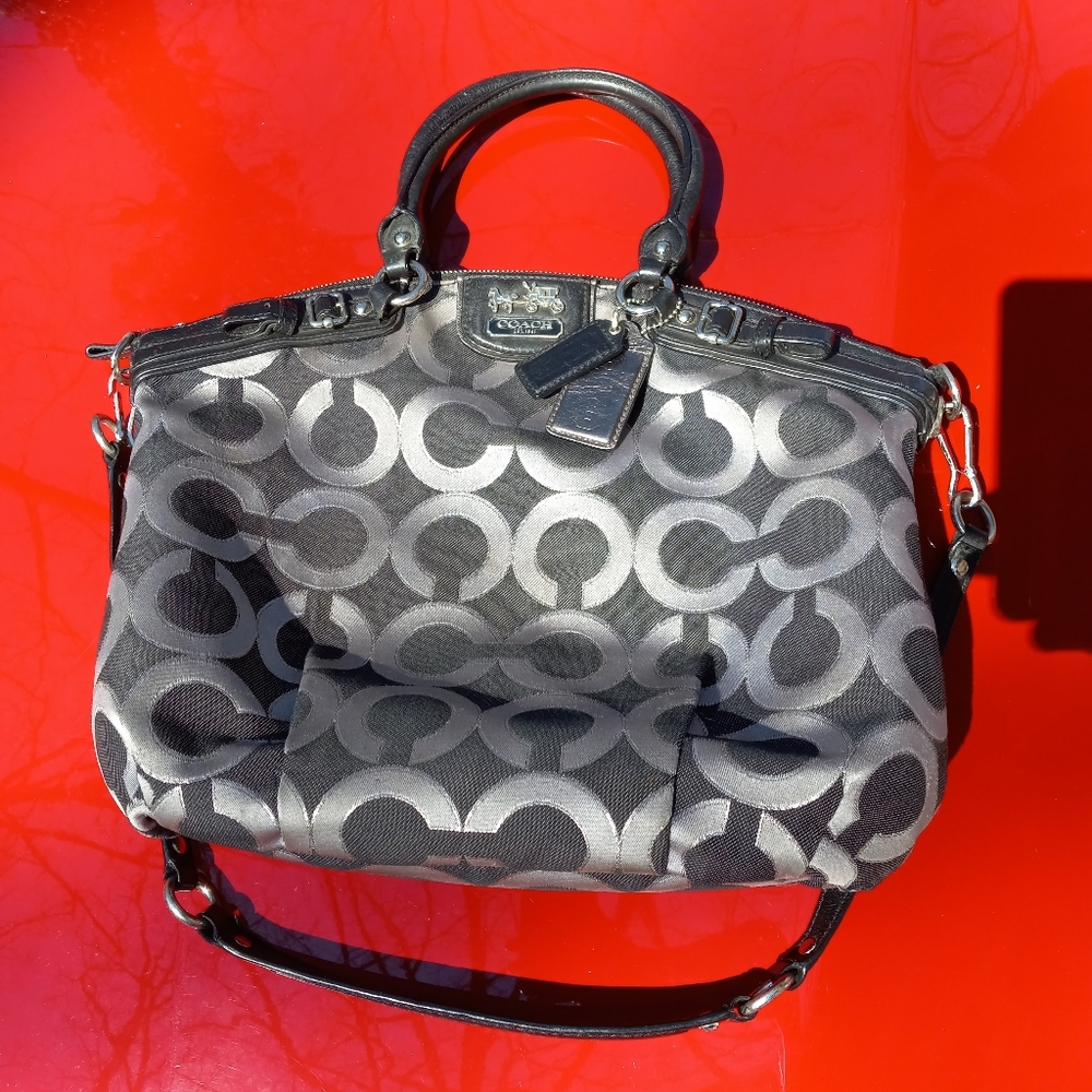 Coach Signature Canvas Shoulder Bag Tote